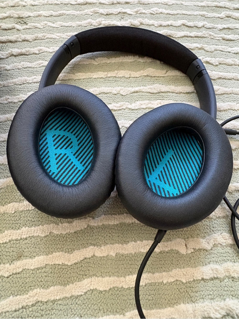 Bose QuietComfort 25 (QC25) Noise Canceling Headphones - Picture 7 of 11